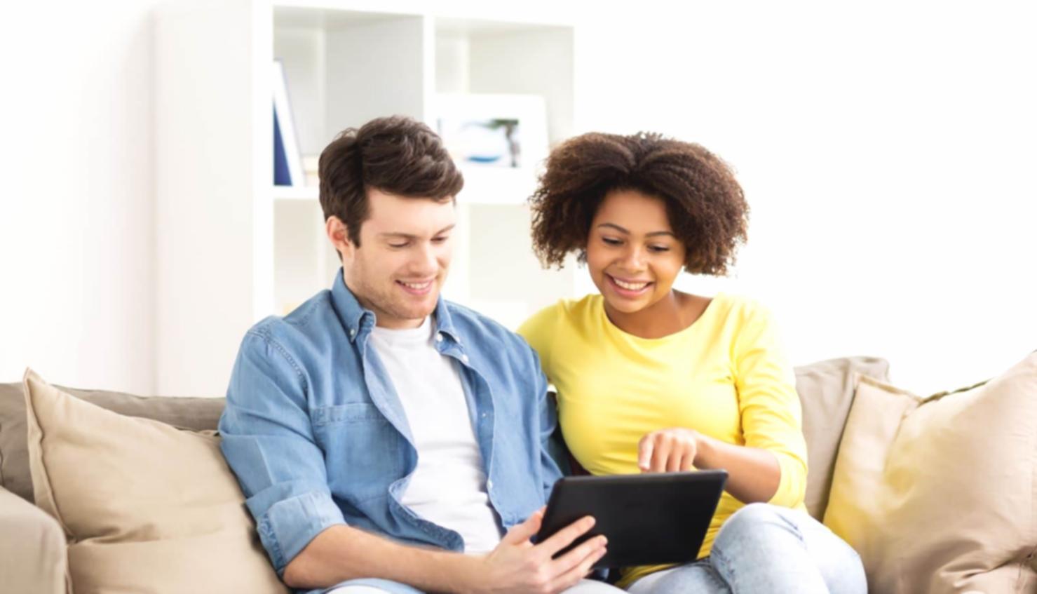 Equipo coordinando sesiones educativas